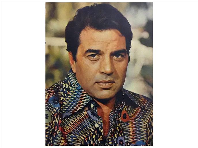 From 'Aya Sawan Jhoom Ke' to 'Sholay': Revisit iconic films of Bollywood's timeless star Dharmendra